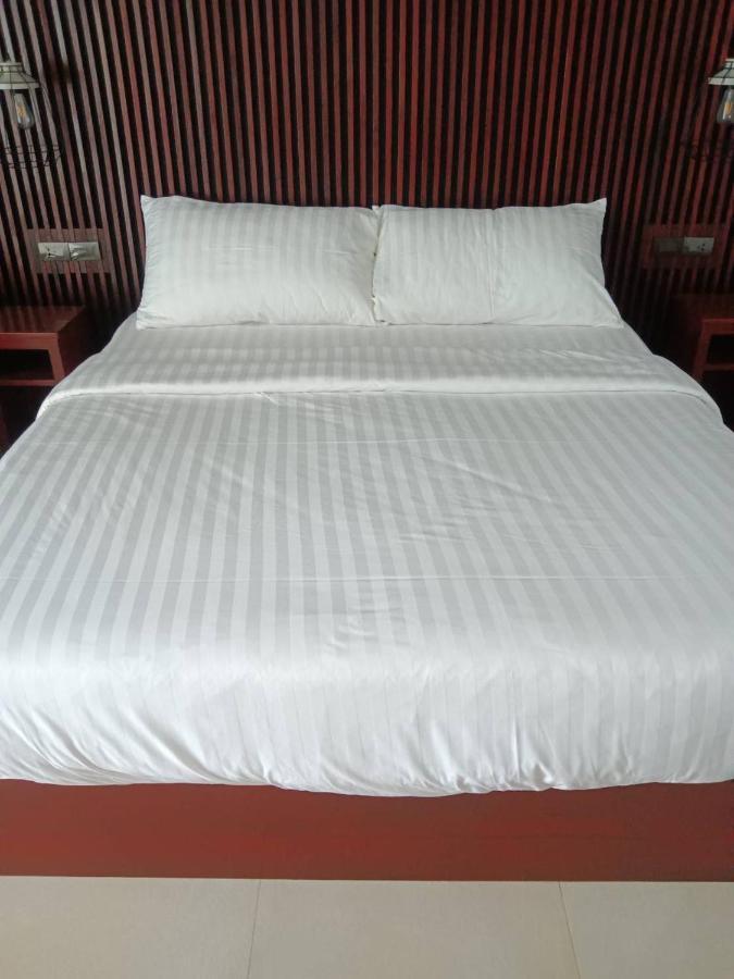 Beach House By Rose Massage Nai Thon Beach Exteriör bild