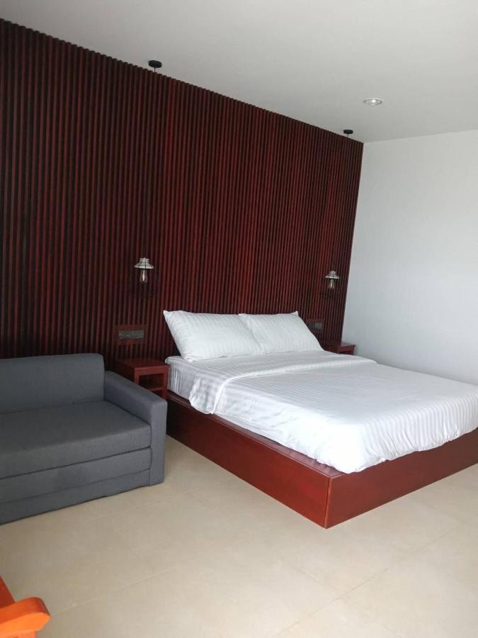 Beach House By Rose Massage Nai Thon Beach Exteriör bild