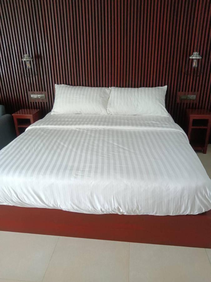 Beach House By Rose Massage Nai Thon Beach Exteriör bild