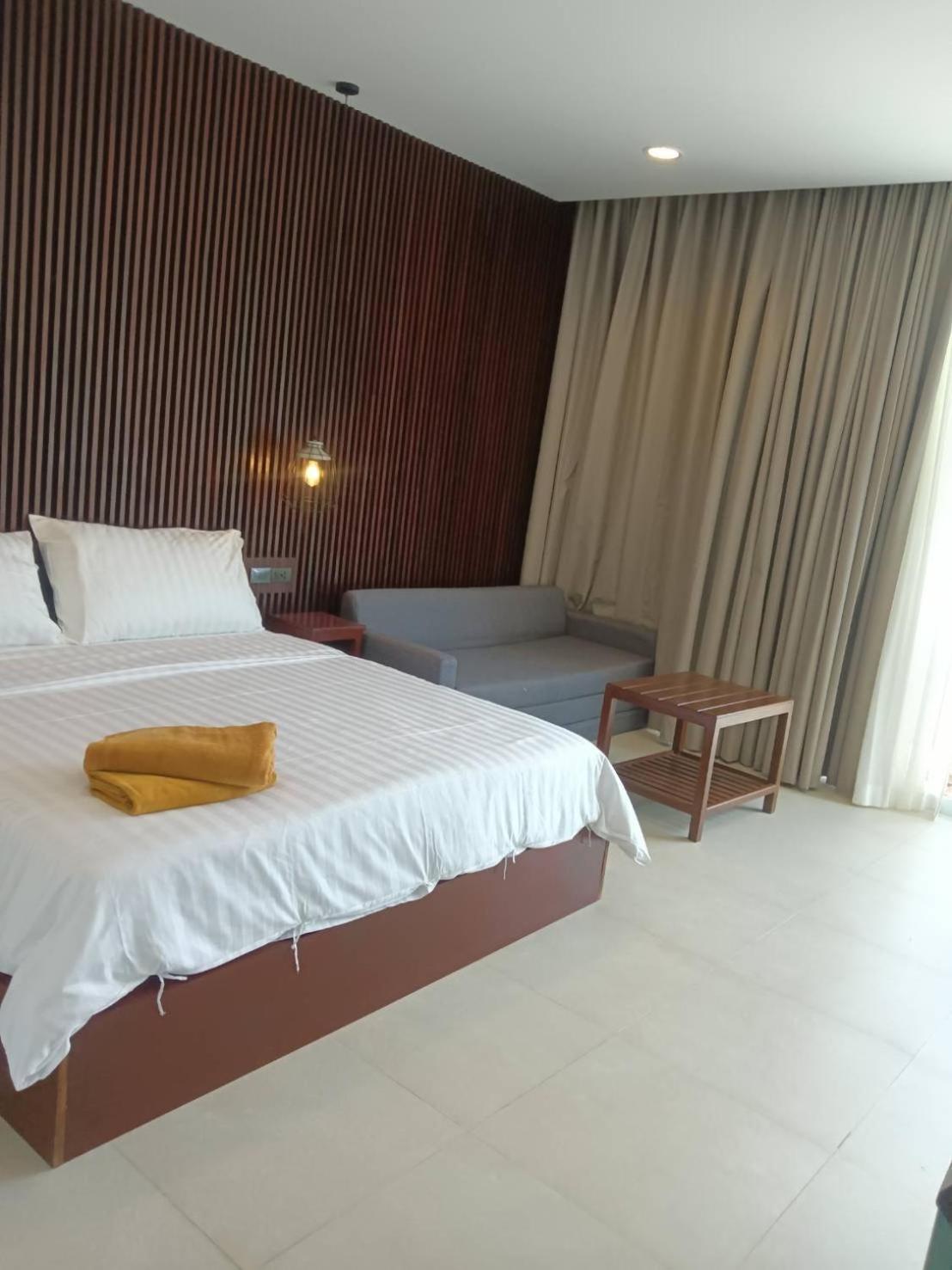 Beach House By Rose Massage Nai Thon Beach Exteriör bild