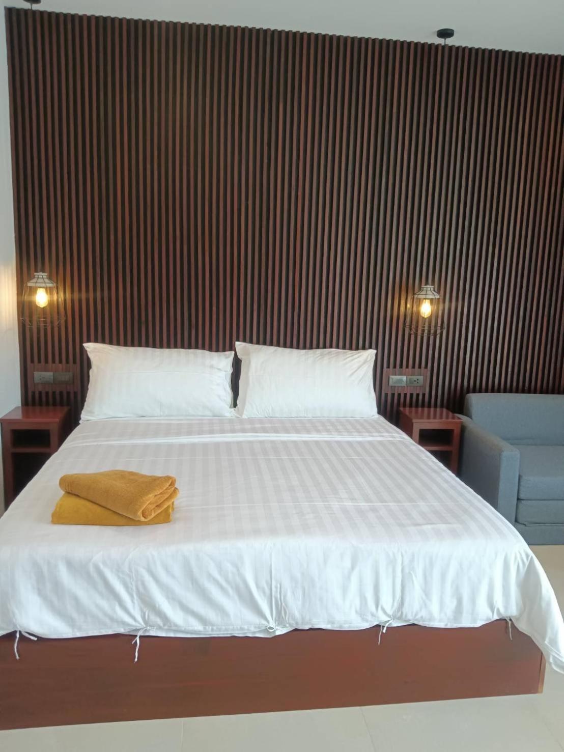 Beach House By Rose Massage Nai Thon Beach Exteriör bild